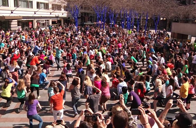 The Largest Simultaneous Flash Mob Recorded in the World